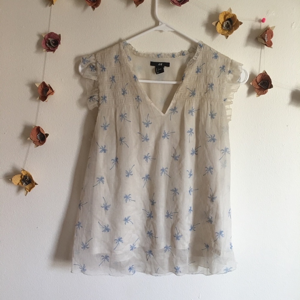 Ruffled sleeveless Blouse 🌿 H&M